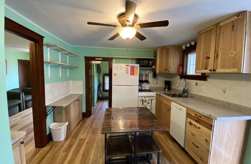 Davison Apartment | Hidden Charm Suites - R&R Suite Downtown Retreat