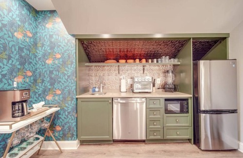 Charlotte House | Hidden Gem Carriage House—Stylish & Walkable CLT Stay!