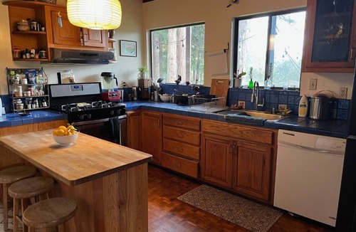 Philo House | Hidden Gem in the Lush Redwoods, close to Wineries & Coast