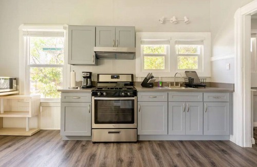 Pasadena Apartment | High Ceiling 1BR Craftsman – Walkable Pasadena Gem