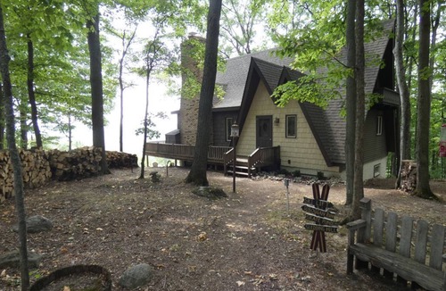 Bellaire House | Hillside Chalet at top of Schuss