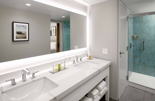 Fox Hills Hotel | Hilton Los Angeles Culver City