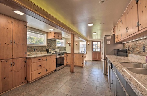 Mariposa House | Historic Mariposa Stagecoach Stop w/Gas Fire Pit!