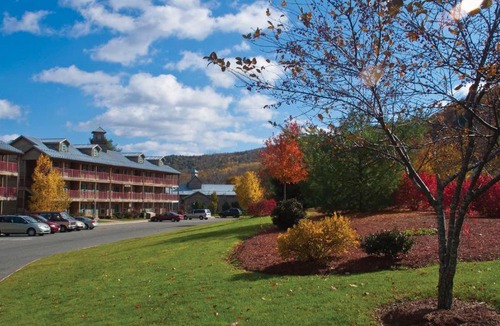 South Lee Hotel | Holiday Inn Club Vacations Oak n Spruce Resort in the Berkshires