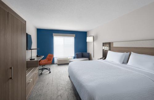 Pembroke Hotel | Holiday Inn Express Pembroke by IHG