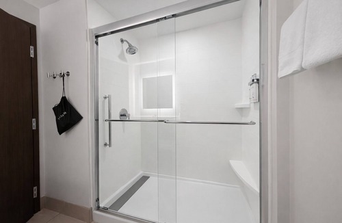 Ballantyne Hotel | Holiday Inn Express & Suites Charlotte - Ballantyne by IHG