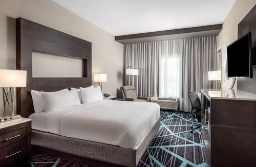 Toddville Road Hotel | Holiday Inn Express & Suites - Charlotte Airport by IHG