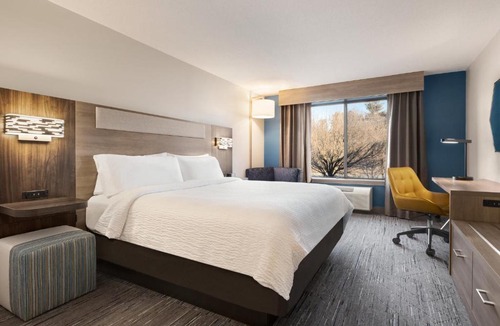 Rensselaer Hotel | Holiday Inn Express & Suites East Greenbush Albany-Skyline by IHG