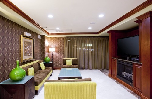Woodland Hills Hotel | Holiday Inn Express & Suites Woodland Hills by IHG