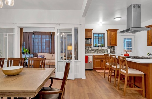 Hollywood House | ★HOLLYWOOD 4B/2B ✩ FULLY RENOVATED ONE OF A KIND CRAFTSMAN HOUSE✩ W/PARKING