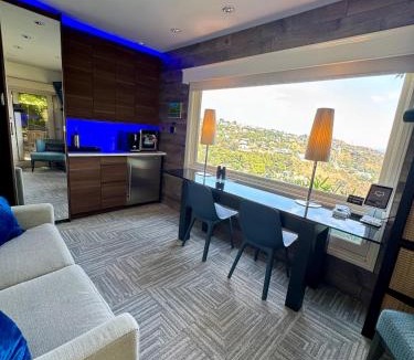 Hollywood Hills West Apartment | HOLLYWOOD HILLS JETLINER VIEWS at STUDIO 1080 HOLLYWOOD