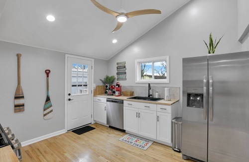 Buckeye Lake House | Homesmith Cottage Buckeye Lake with Hot Tub!