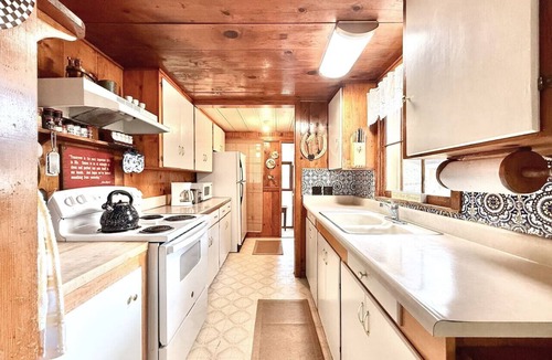 Midpines House | Homestead Ranch near Yosemite w/Horses & Chickens