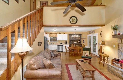 Maggie Valley House | Hot Tub - Screen Porch - Rockers - Fire Pit - Cozy - Clean - Fast Wi-Fi - 5 Star