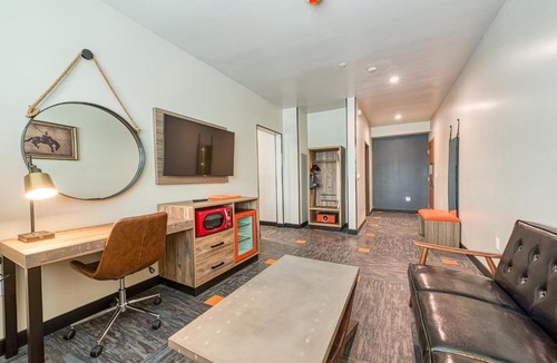 Newhall Hotel | Hotel Lexen Newhall & Santa Clarita - Near Six Flags Magic Mountain