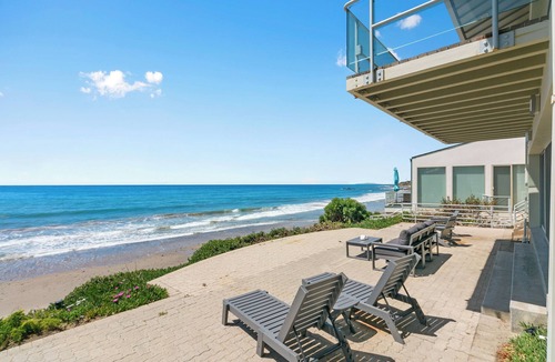 Western Malibu House | Incredible beach front house on very private beach