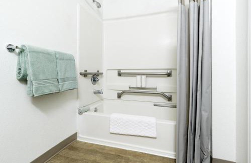 University Place Hotel | Intown Suites Extended Stay Charlotte NC - North Tryon