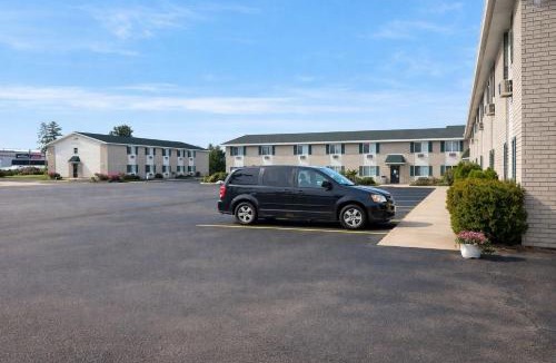 Iron Mountain Hotel | Iron Mountain Inn & Suites MI US 2