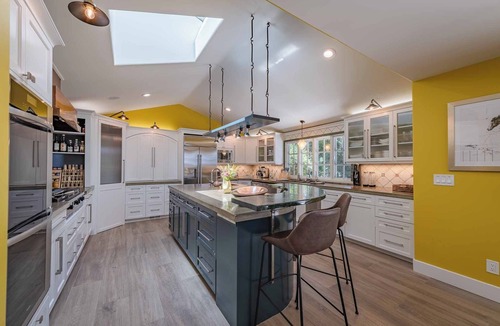 Paso Robles House | Italian Villa w/Spectacular Views, Infinity Pool, Hot Tub & Gourmet Kitchen.
