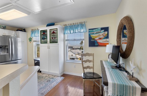 Cedar Key House | Key Lime Downtown Gulf View w/Golf Cart Included!