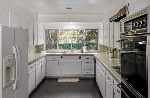Tarzana House | King size Suit & pet friendly House w/Pool, Game Room, Cabana