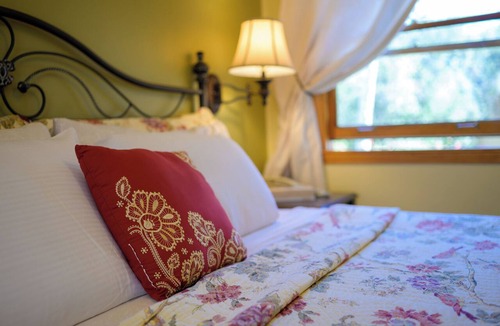 Marina District Hotel | King Suite in San Francisco Marina District with Courtyard View & Garage Parking