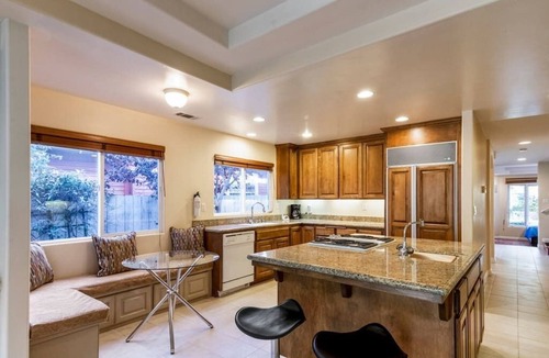 Village of La Jolla House | La Jolla Beach Village Serenity