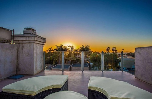 Village of La Jolla House | La Jolla Beach Village Serenity