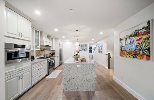 Beach Barber Tract House | La Jolla Panoramic Ocean Retreat with Rooftop