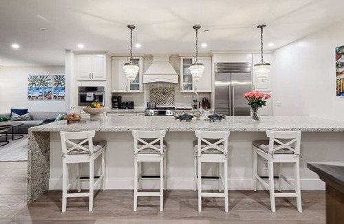 Beach Barber Tract House | La Jolla Panoramic Ocean Retreat with Rooftop