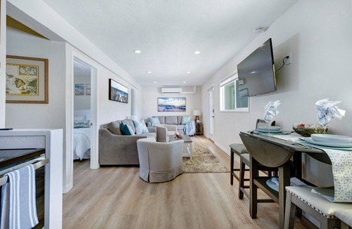 La Jolla Shores Apartment | La Jolla Shores Beach Bungalow. Steps to the Beach, Shopping, Restaurants & more