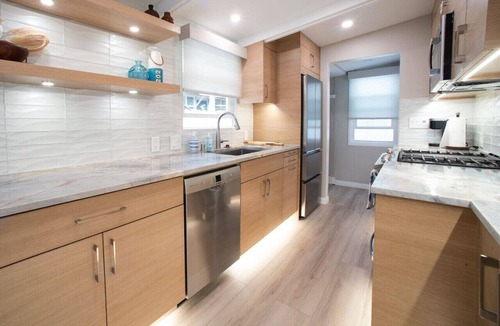 Beach Barber Tract Apartment | La Jolla Windansea Luxury Apt