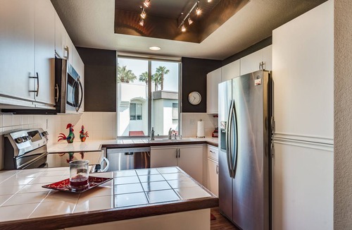 Palm Springs Condo | La Palme Stylish Condo. Walk from the Airport.