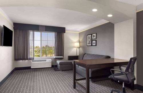 Stevenson Ranch Hotel | La Quinta Inn & Suites by Wyndham Santa Clarita - Valencia
