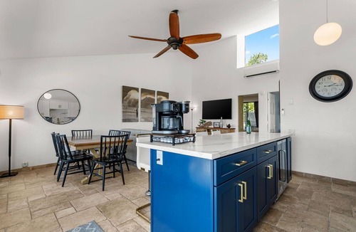 Beach Barber Tract Condo | LaJolla whole Beach house spa and ocean view.