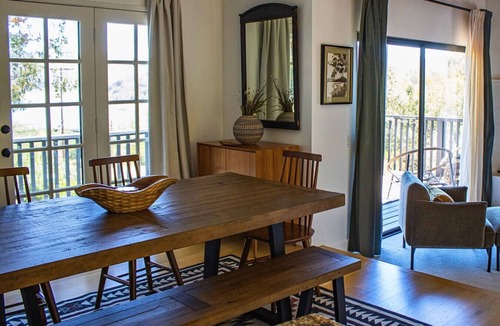 Del Dios House | Lake Hodges View | Large Deck, Minutes to Legoland