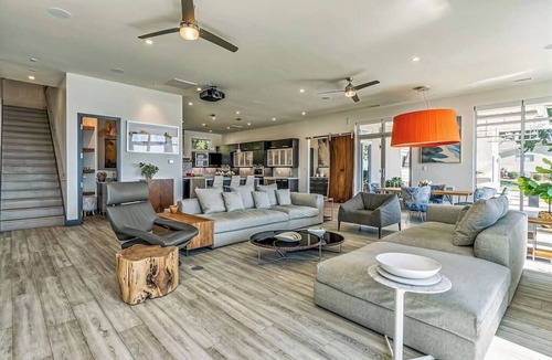 Mayhew House | Lake Norman Lakefront - Pickleball, Hot Tub, Pool