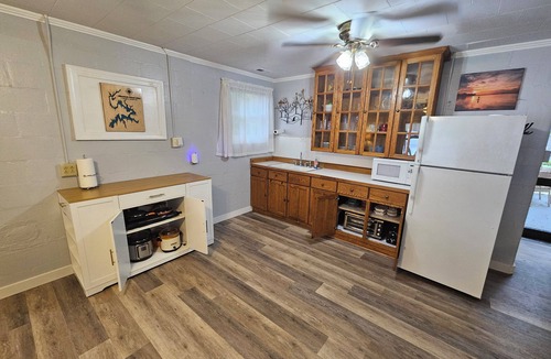 Huntersville Cottage | Lakefront Cottage w/Private Dock, Firepit & Quiet Cove – Trailer Parking