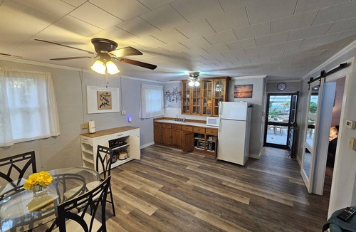 Huntersville Cottage | Lakefront Cottage w/Private Dock, Firepit & Quiet Cove – Trailer Parking