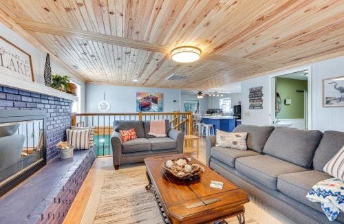 New London House | Lakefront New London Home: Dock, Fire Pit + Views!