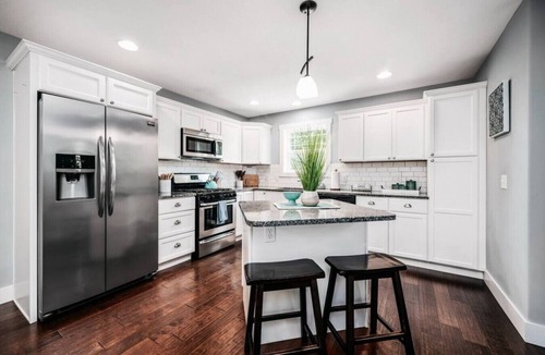 Traverse City Villa | Lakescape Modern 3BD Townhome Downtown Wineries
