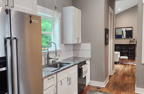 Belmont House | Lakeside 4-BR house with 500 ft of shoreline in Belmont
