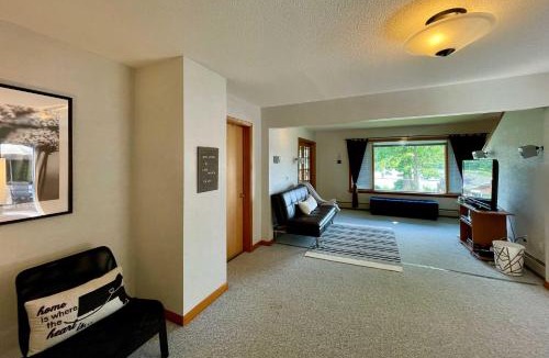 Lanesborough House | Lakeside Berkshires Home Near Hiking & Skiing!