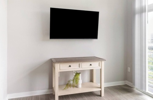 Optimist Park Apartment | Landing | Amazing 1BD, Gym
