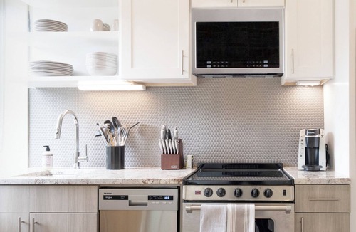 Newell Apartment | Landing | Beautiful 1BD, Courtyard, Gym