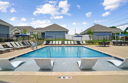 Newell Apartment | Landing | Beautiful 1BD, Courtyard, Gym