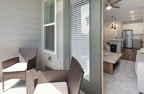 Charlotte Apartment | Landing | Chic 1BD, Pool, Gym