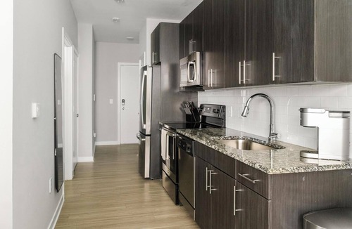 Optimist Park Apartment | Landing | Modern 1BD, Gym