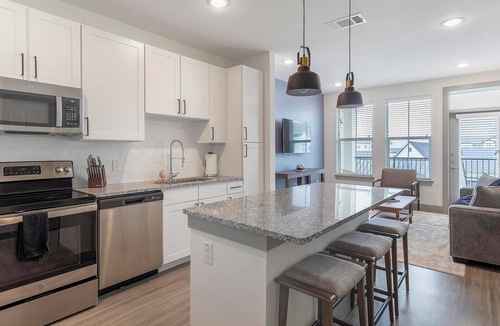 Weston Apartment | Landing | Modern 1BD, Yoga Studio, Clubhouse