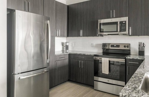 Optimist Park Apartment | Landing | Spectacular 1BD, Gym